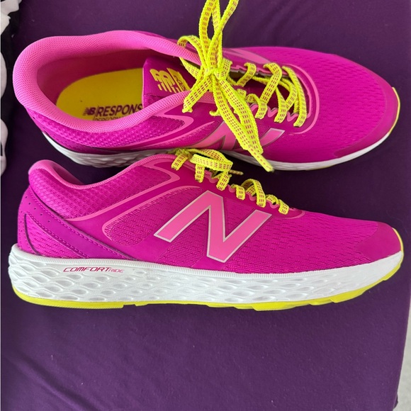 New Balance Women's Pink crosstrainers - Picture 5 of 6